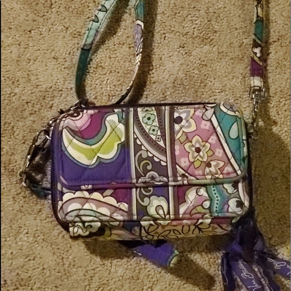 Vera Bradley cross over H 5 L 4